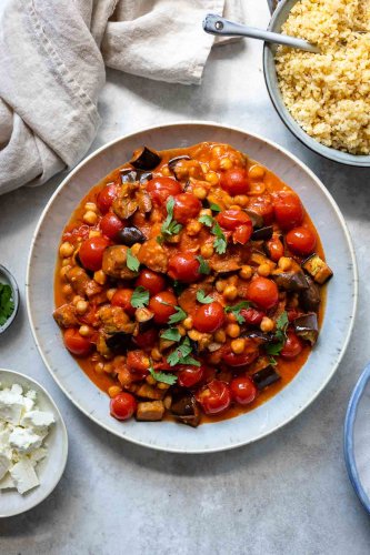 Auberginen-Eintopf mit Kichererbsen, Tomaten & Harissa | Elle Republic
