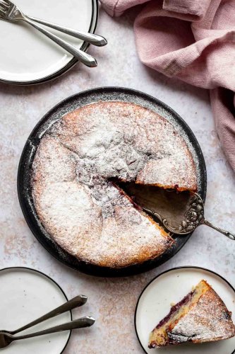 Einfacher Joghurtkuchen mit Marmelade | Rezept | Elle Republic