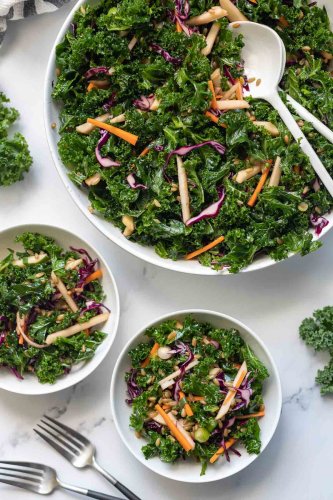 Massierter Grünkohl-Salat | Winterlicher Rohkostsalat | Elle Republic