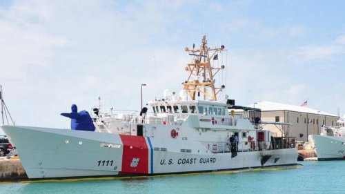Federal agents stop migrant smuggling boat off Florida Keys
