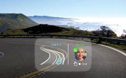 Emails, mapas y Facebook sobre el parabrisas de tu coche