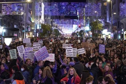 La polarización del movimiento feminista empaña la protesta del Día de la Mujer