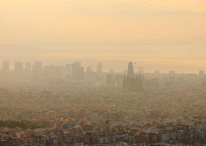 Maneras de crear empleo desde ya con trabajos esenciales que harán las ciudades menos contaminadas, según expertos de la UE