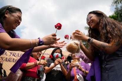 Las marchas por el Día de la Mujer que han recorrido el mundo, en imágenes