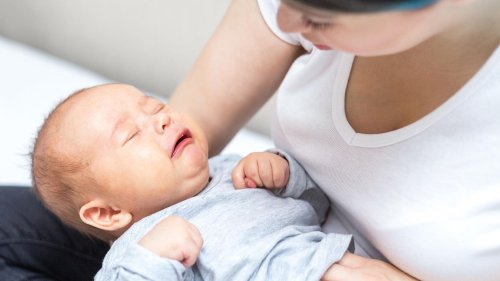 Kümmelzäpfchen für Babys: Helfen sie wirklich bei Bauchschmerzen und Blähungen?