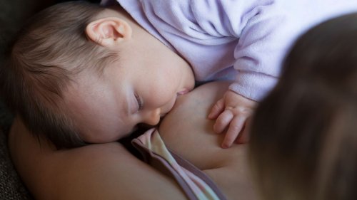 Wie schläft Dein Baby auch ohne Mamas Brust ein?