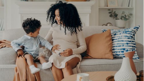 "Wir bekommen noch ein Baby!": So können Eltern ihr Kind auf ein Geschwisterchen vorbereiten