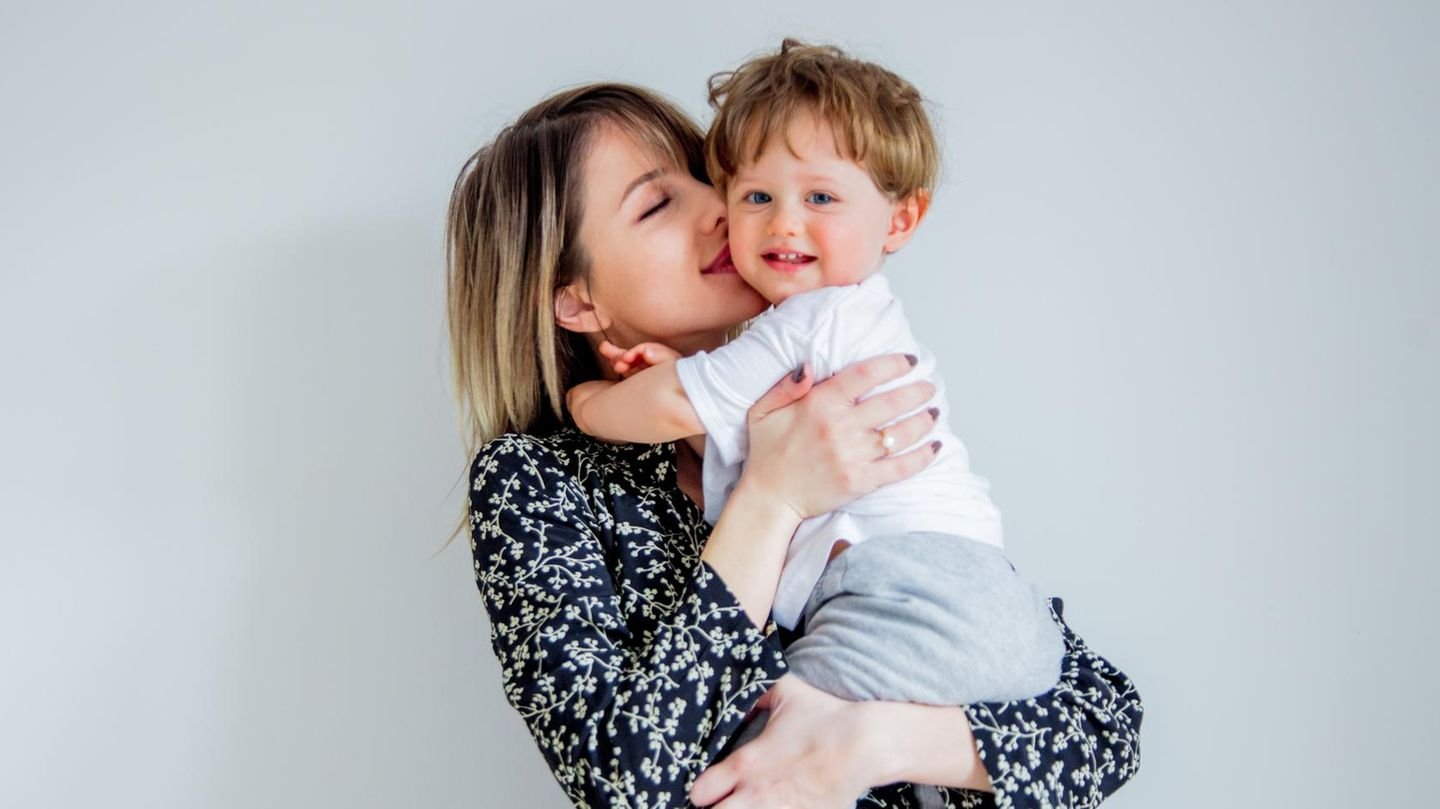 "Liebe ist die beste Medizin" 6 Sätze aus meiner Kindheit, die mir heute im Mama-Alltag helfen