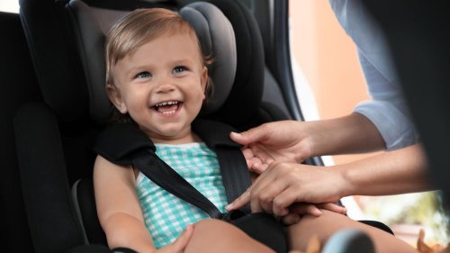 Kind schnallt sich ab Mit diesem Trick bleibt der Kindergurt sicher geschlossen