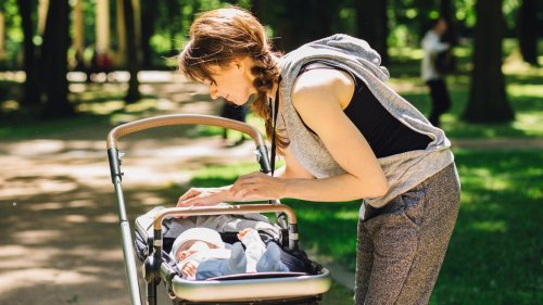 Kinderwagen frühlingsfit machen: Welcher Schattenspender eignet sich?