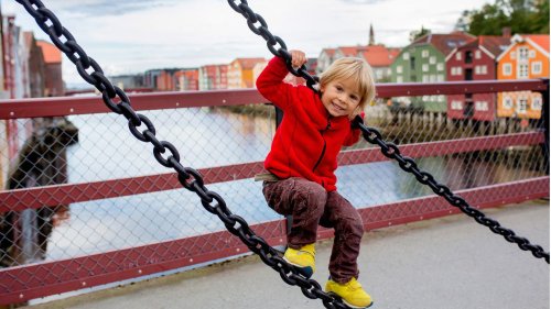 Mystisch, kraftvoll und zeitlos: Die 59 schönsten norwegischen Jungennamen