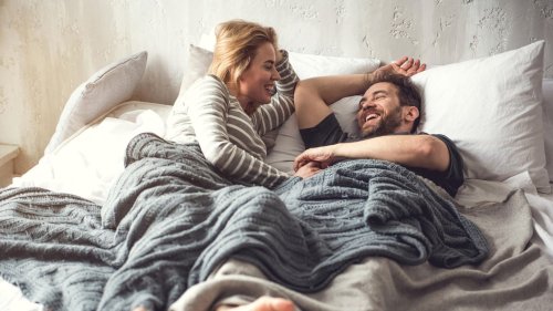 Kleine Liebesbeweise: Diese Paar-Rituale bringen euch im Alltag wieder näher zusammen