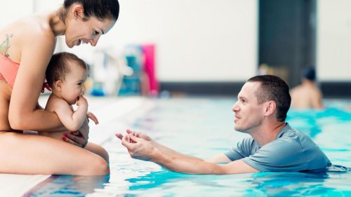 Ab wann kann ich mit meinem Baby einen Schwimmkurs besuchen?