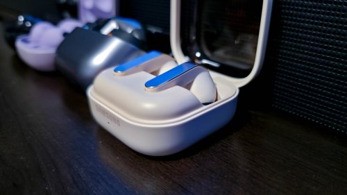 What's the difference between active noise canceling and passive?
