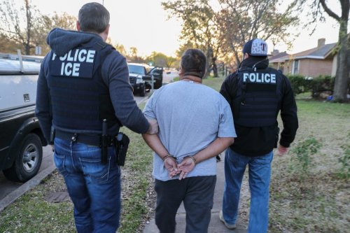 Escalan desacuerdos entre el ICE y el alguacil McFadden