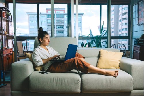 10 Side Hustles You Can Start This Summer From Your Couch