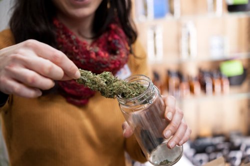 How Much Employees Make in the Cannabis Retail Business