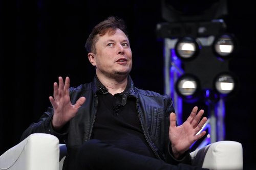 Elon Musk Clears Up Rumors About Buying Manchester United