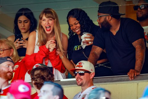 Taylor Swift Reportedly Pays All Restaurant-Goers' Checks to Clear Out Restaurant For Her and NFL Star Travis Kelce