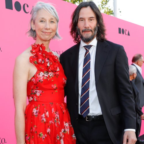 Keanu Reeves Shares Sweet Kiss With Girlfriend Alexandra Grant on MOCA Gala Red Carpet Flipboard