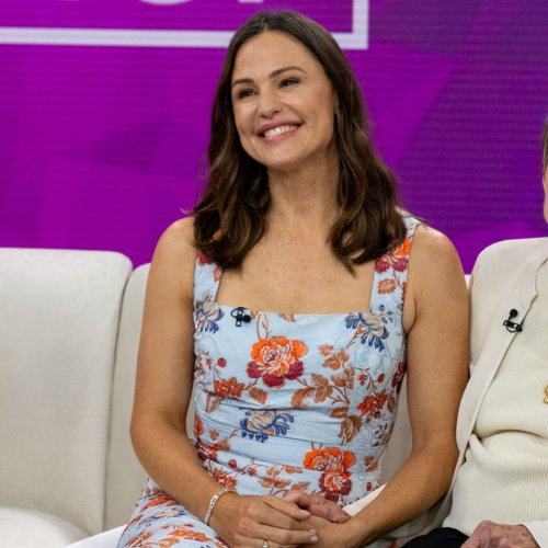 Flash Sale: Save Up to 84% on Jennifer Garner's Moisturizer With $19 Retinol, $10 Earbuds & More Deals