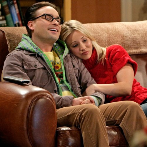 Kaley Cuoco and Johnny Galecki Recall Falling in Love on Big Bang Theory Set