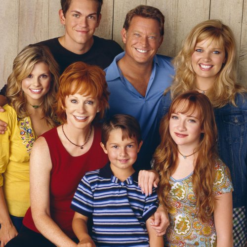 The Reba Cast Just Reunited At Reba McEntire's Hollywood Bowl Concert ...