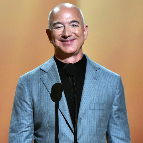 Jeff Bezos Makes Rare Appearance at the 2021 People's Choice Awards