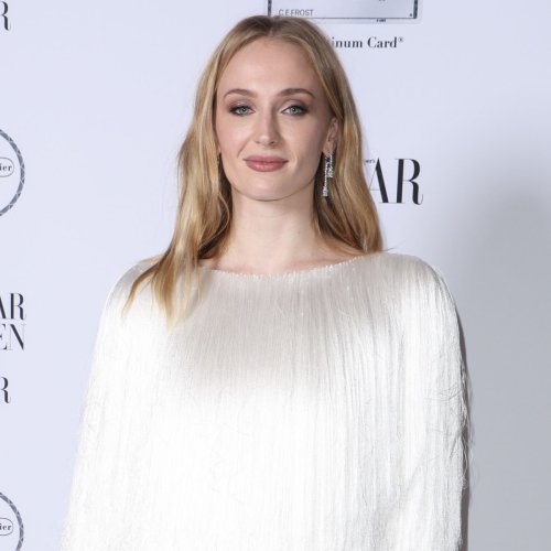 Sophie Turner Shows Off Jaw-Dropping 6-Pack Abs in Red Bikini