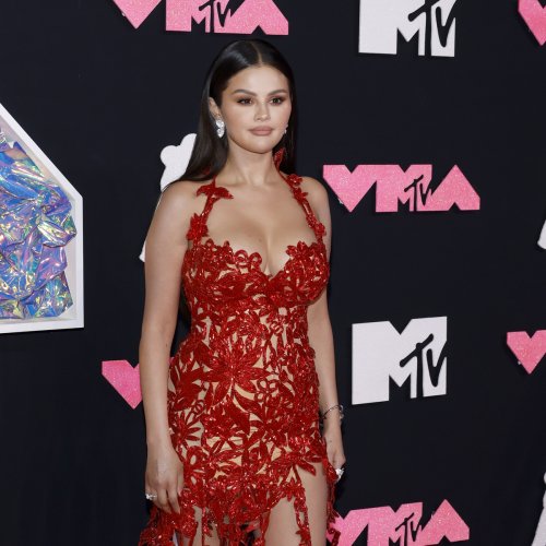 Selena Gomez Just Had the Most Relatable Wardrobe Malfunction