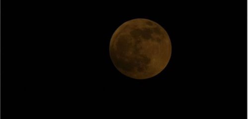 Blood moon dazzles over Eden Prairie