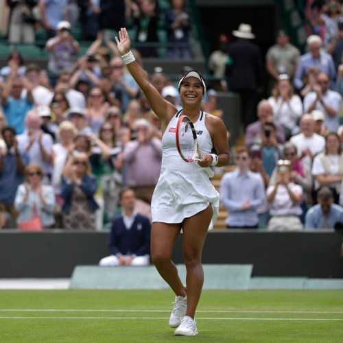 Heather Watson reaches fourth round at Wimbledon for first time; No. 5 Maria Sakkari eliminated