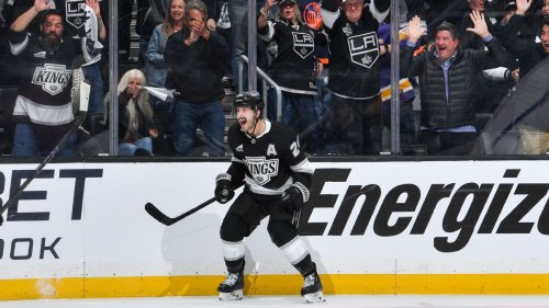 Kings blow 4-goal lead vs. Oilers before Danault's last-minute score