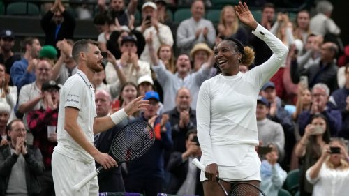 Venus wins in mixed doubles after surprise entry