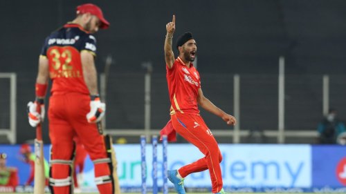 Australians at the IPL: Warner's dumping, Stoinis' one-over spells, and Maxwell left stunned