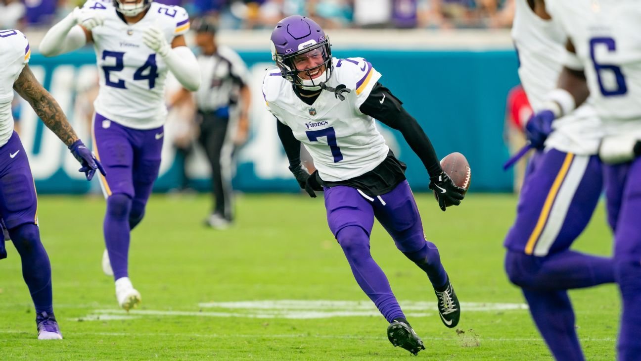 Sources: Vikings CB Murphy back on $66M deal