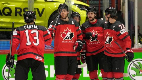 Canada stays perfect at world hockey championships, U.S. beats Britain