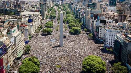Argentina's World Cup winners transferred from parade bus to helicopters due to oversize crowd