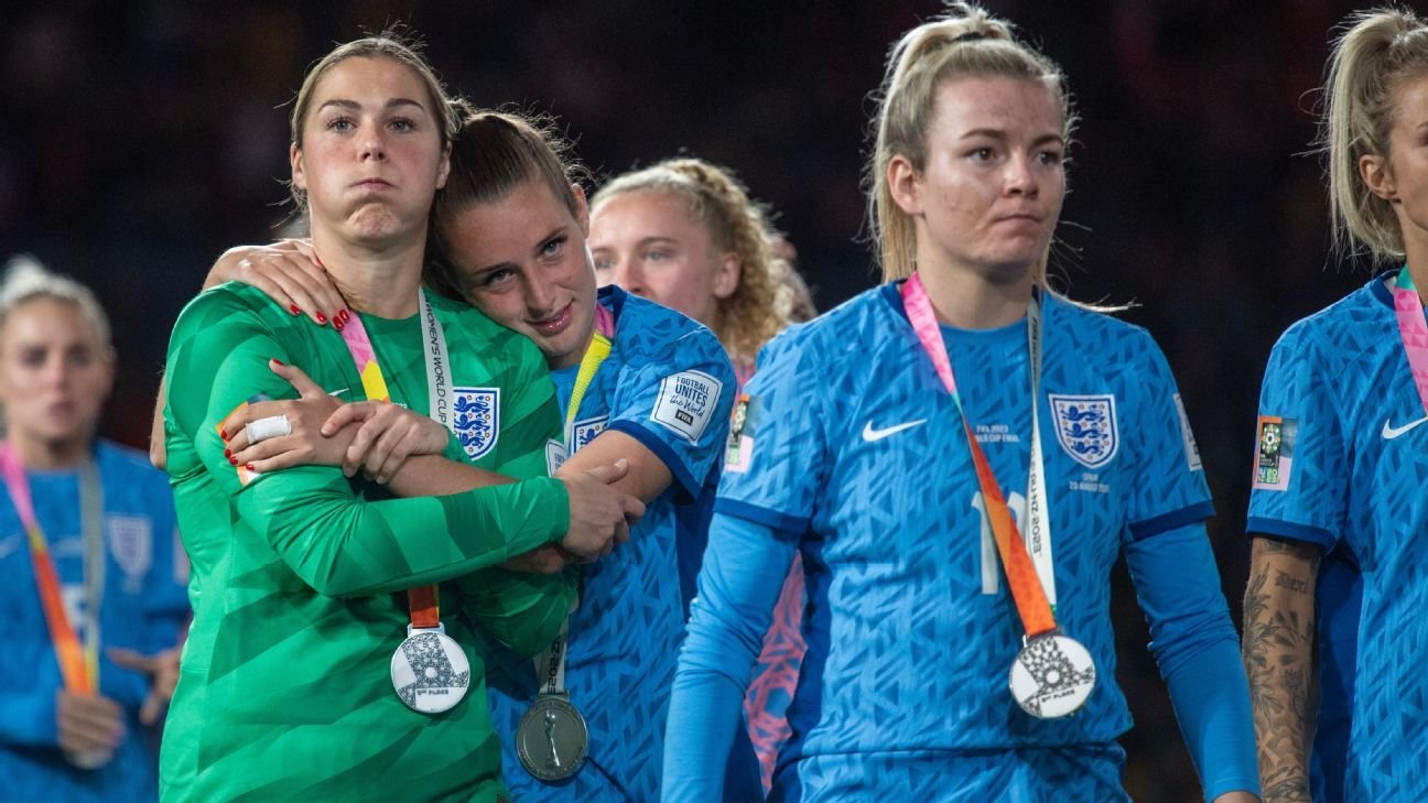 Old frailties surface as England suffer heartbreak in Women's World Cup final