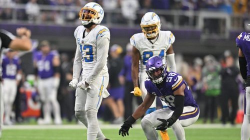 Chargers' Keenan Allen makes amends, tosses TD in record day