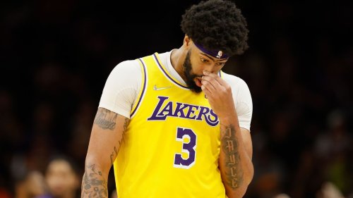 Injury hurt Lakers' Davis from distance last year