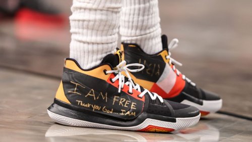 Nets' Kyrie Irving writes 'I am free' on shoes in first game since Nike split