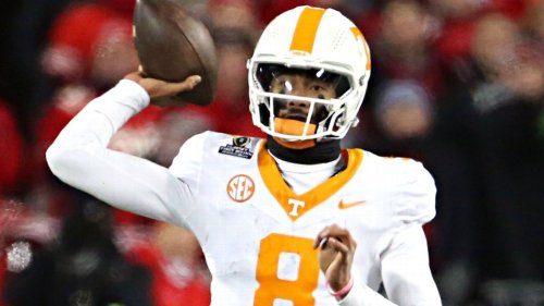 Sources: UCLA informs QBs of expected transfer of Iamaleava
