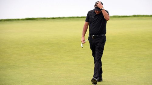 'It's a pretty big fall': How everything changed for Phil Mickelson in just one year