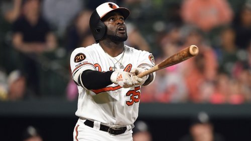 Smith Jr. robs HR, then hits one to propel Orioles