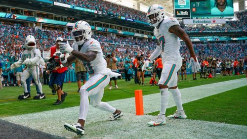Dolphins' Tyreek Hill to cover disciplined NFL photographer's pay
