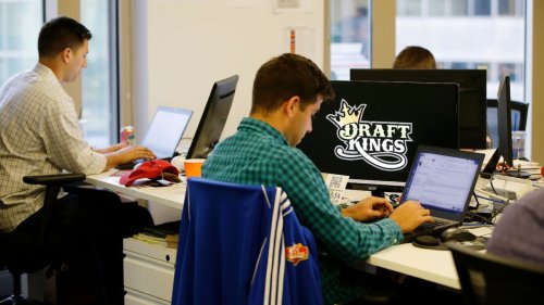 Report: Feds take look into DraftKings, FanDuel