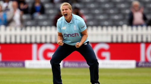 Katherine Brunt calls on wealth of experience to help England home