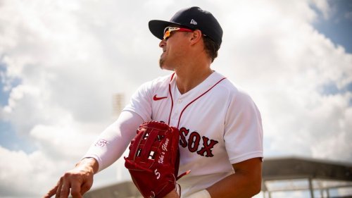 Red Sox OF Hernandez expected back next week