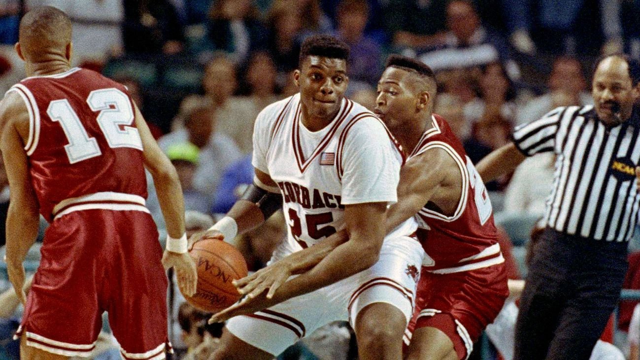 Oliver Miller, star at Arkansas who then played in NBA, dies